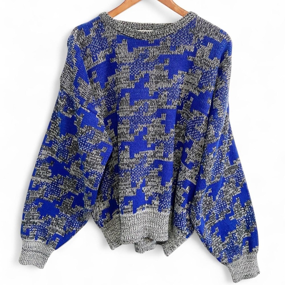 Vintage Men's Blue and Gray Patterned Sweater